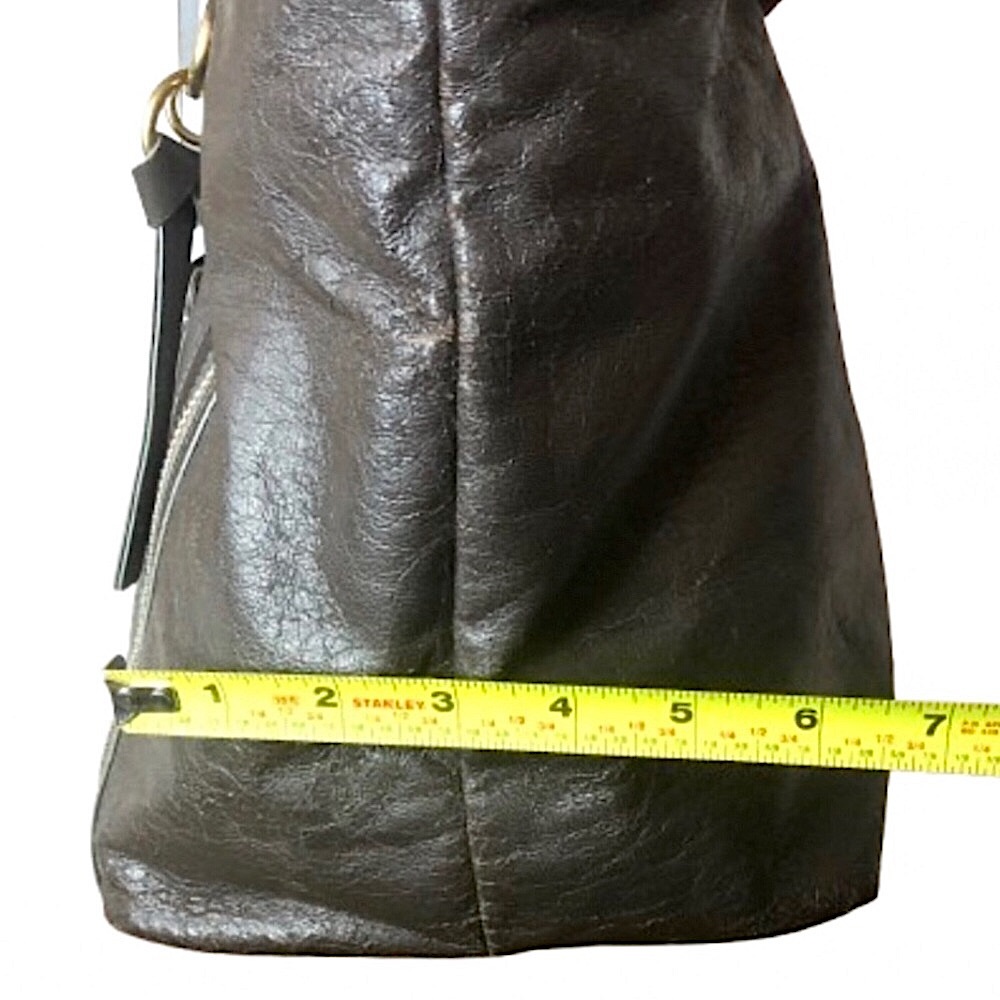 CHLOE ECLIPSE Logo Chocolate Brown Shoulder Bag with Exterior Zipper Pockets - Picture 14 of 16